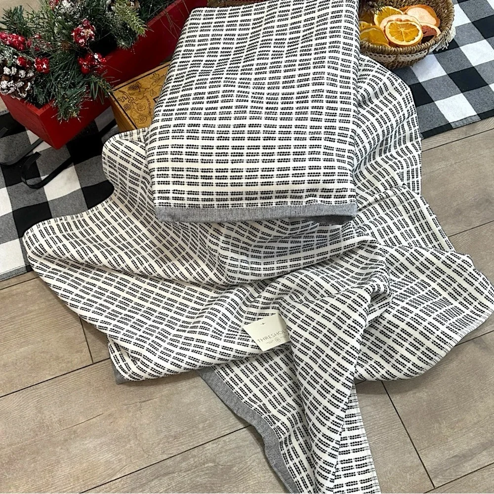 New Threshold Luxury Bath Towel Set Modern Pinstripe 2 30x50 Bath Hook Loops
